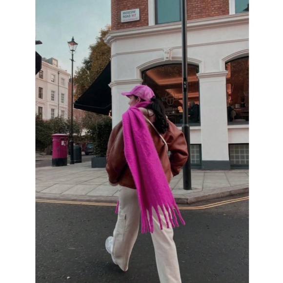 Magenta Wide Shawl Scarf With Tassels Fuzzy Knit - Picture 2 of 6